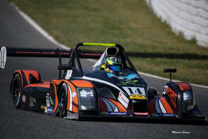 Sport, Ines Taittinger, pilote automobile Une voiture de formule 1 et une personne qui la conduit