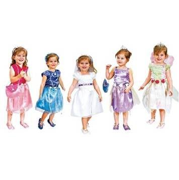 Jouets : déguisements pour filles Cinq petites filles portant robes brillantes et chaussures assorties , chacune dans une tonalité différente (de gauche à droite : rose, bleue, blanche - une mariée?, mauve et verte)
