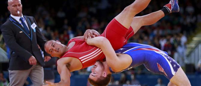 Sport, Lutte gréco-romaine Deux hommes faisant une prise de lutte